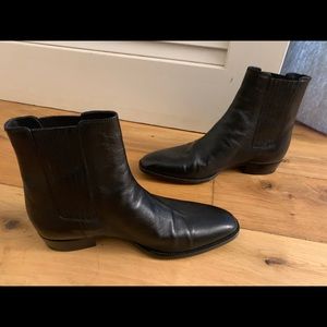 Saint Laurent Paris Chelsea Boots